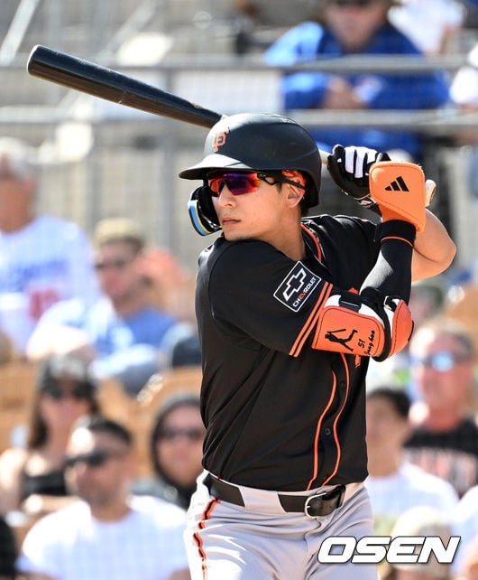 kim hye-seong takes the field for the LA Dodgers