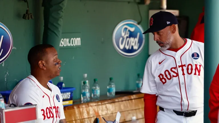 Anthony Rizzo could offer veteran stability to the Red Sox's roster at first base.