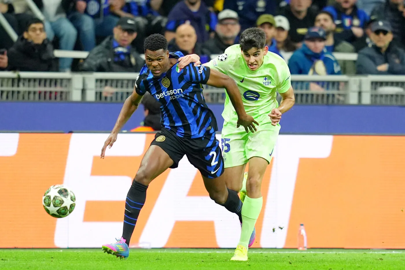 Gerard Martin en action lors de la demi-finale entre l'Inter Milan et le FC Barcelone