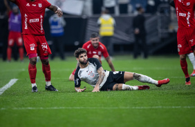 Torcida do Corinthians apoia o time em jogo decisivo na Sul-Americana
