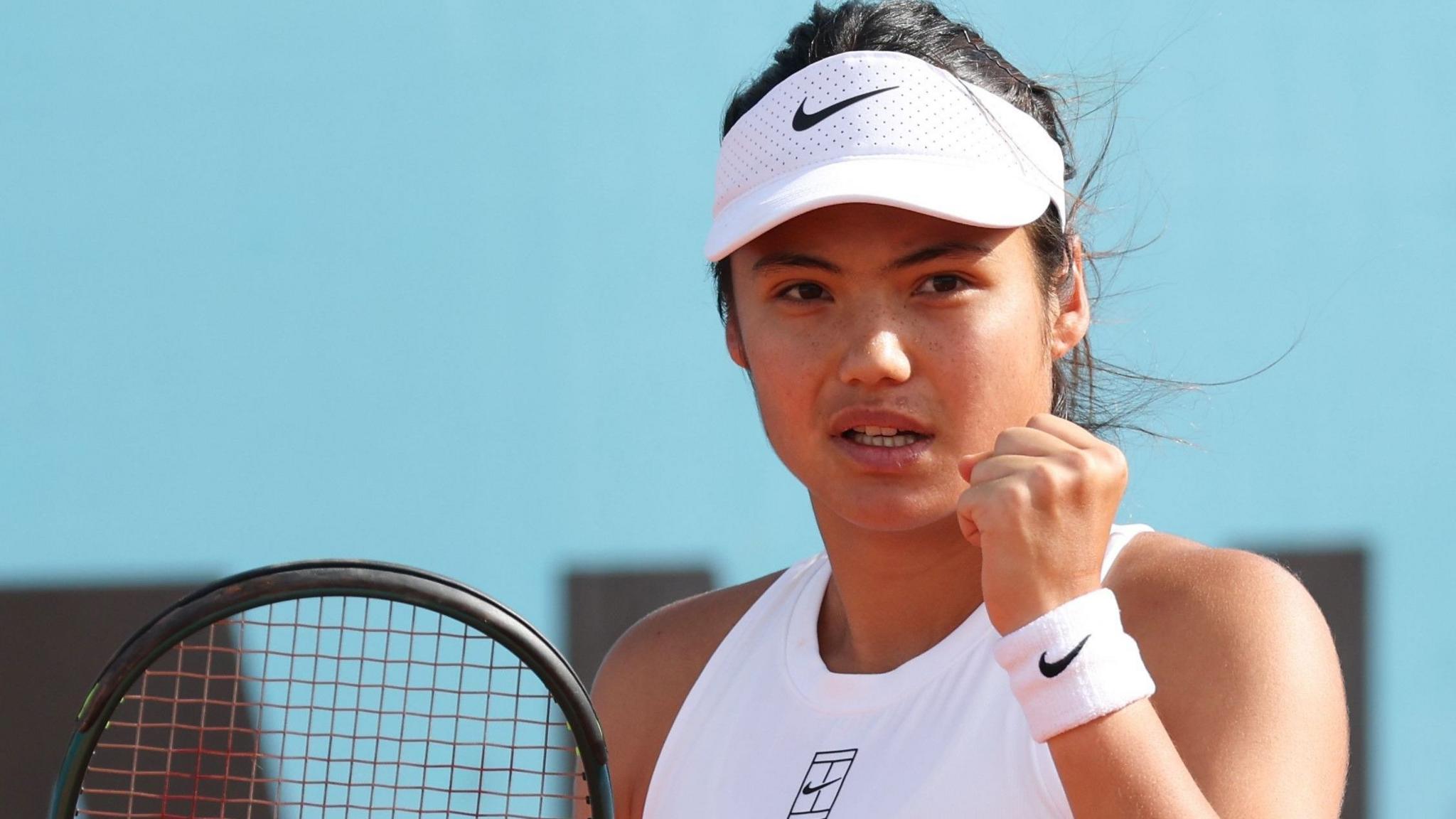Emma Raducanu prepares during a tournament in 2025