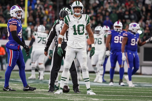 Allen Lazard celebrates a catch for the New York Jets against the Buffalo Bills.