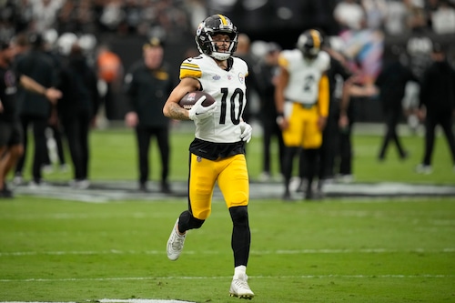 Roman Wilson warming up before a game with the Steelers