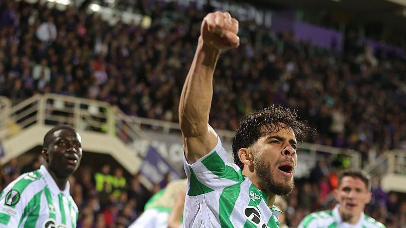 Celebration from the Fiorentina - Betis UEFA Conference League clash