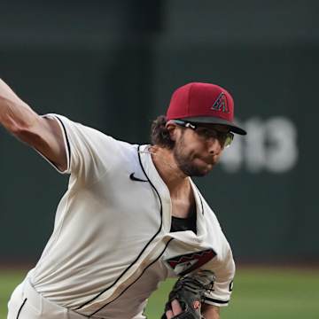 Gabriel Moreno catching for the Arizona Diamondbacks