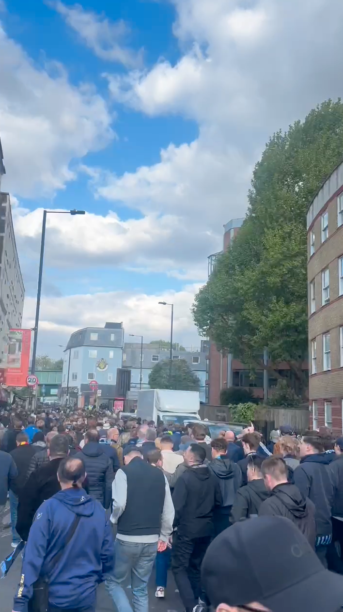 Supportrar under Chelsea - Djurgården på Stamford Bridge