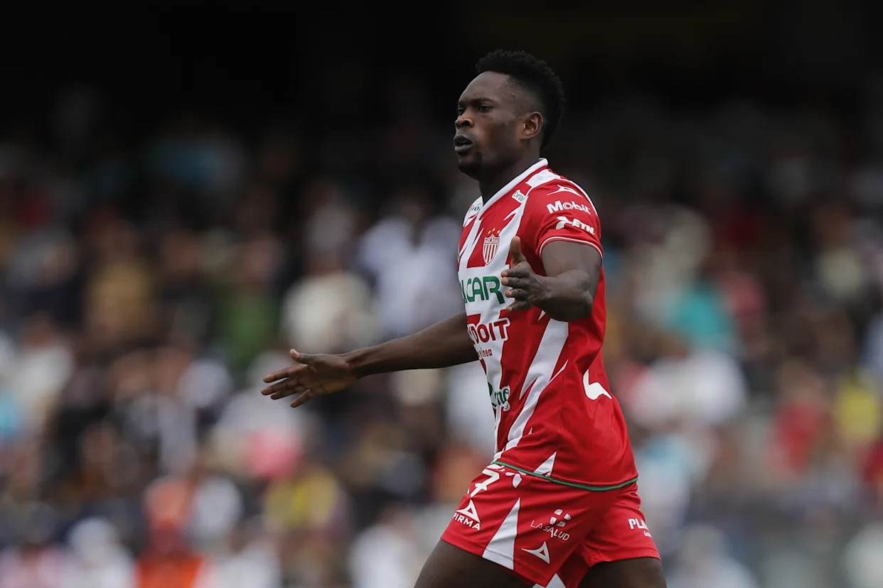 Jugadores en el partido Tigres vs Necaxa por la Liga MX Clausura 2025