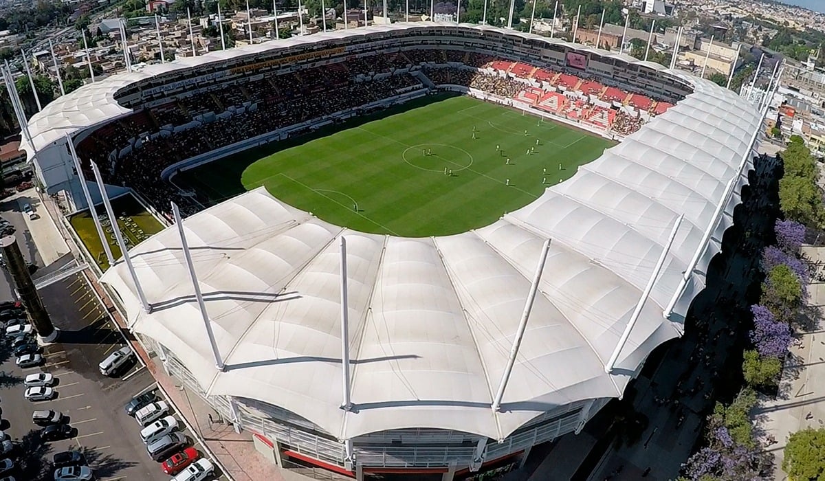 Necaxa vs Tigres UANL quarterfinal action