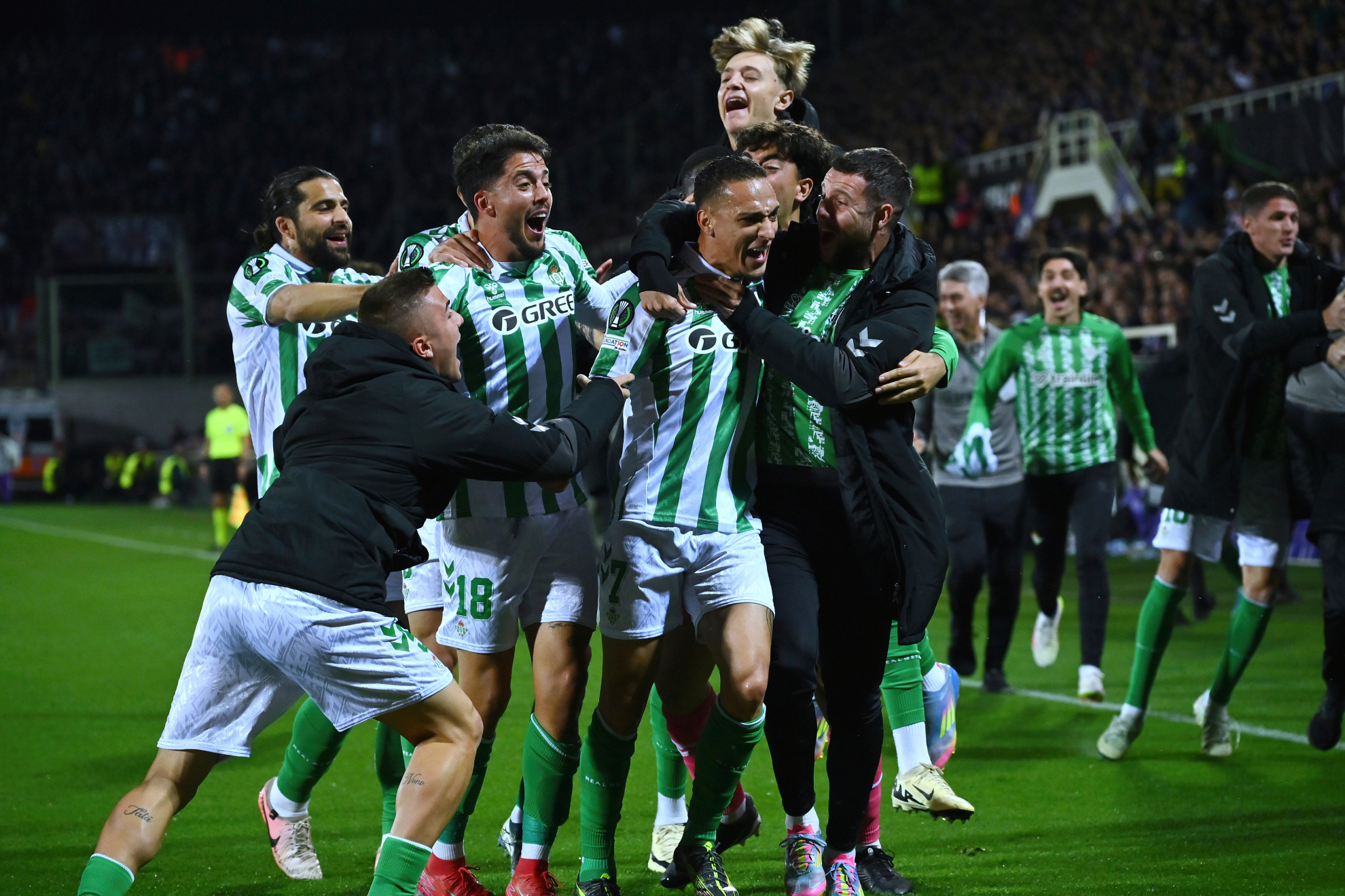 Celebración de Real Betis tras el pase a la final de la Conference League