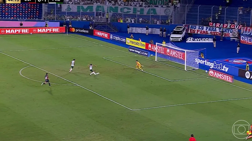 Cerro Porteño vs Palmeiras action – Copa Libertadores