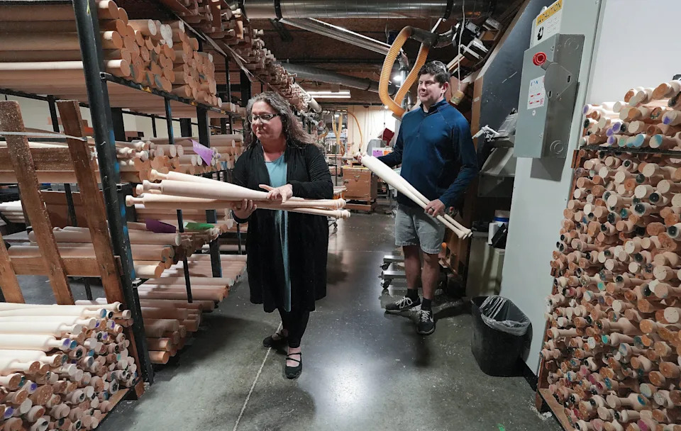Elly De La Cruz with a custom pink torpedo bat for Mother's Day