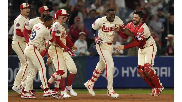 Yoán Moncada returns to Angels baseball action