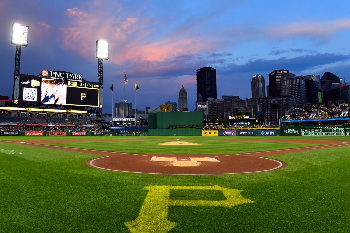 Braves vs Pirates series action at PNC Park