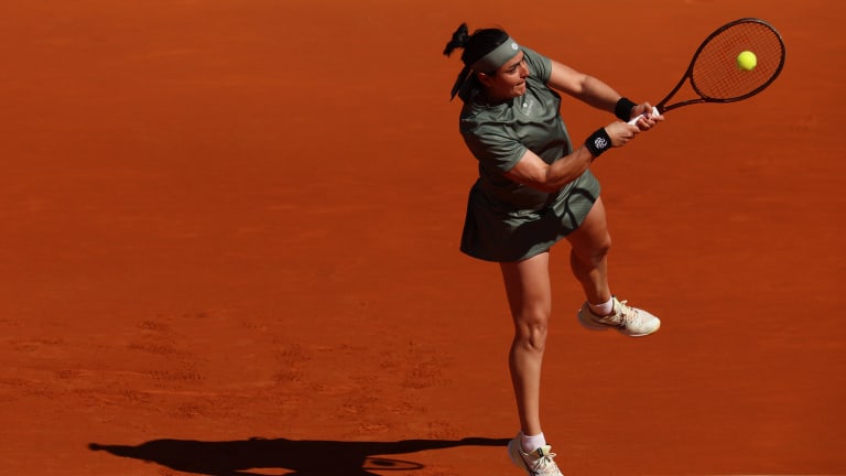 Jasmine Paolini celebrates her victory at the Italian Open