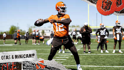 Cleveland Browns rookie quarterbacks Shedeur Sanders and Dillon Gabriel at minicamp