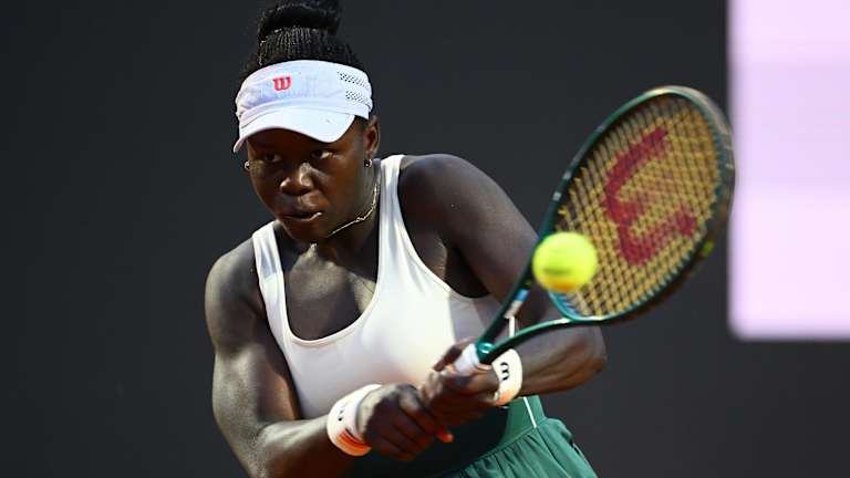 Victoria Mboko in action on court