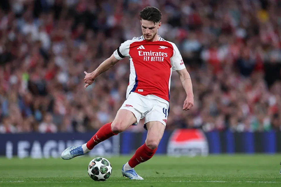 Declan Rice on the sidelines for Arsenal vs Liverpool