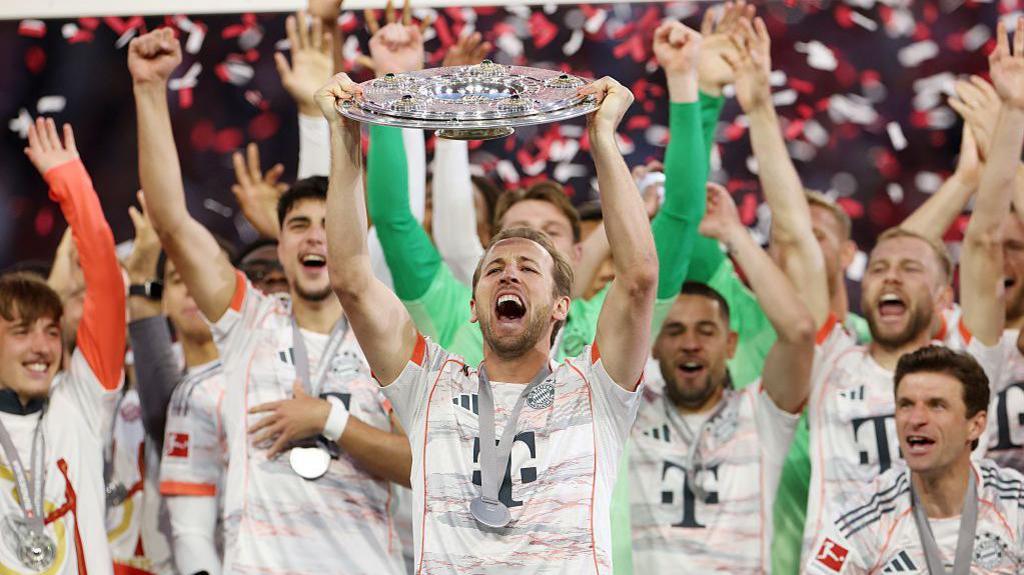 Thomas Muller waves to Bayern fans during his farewell match