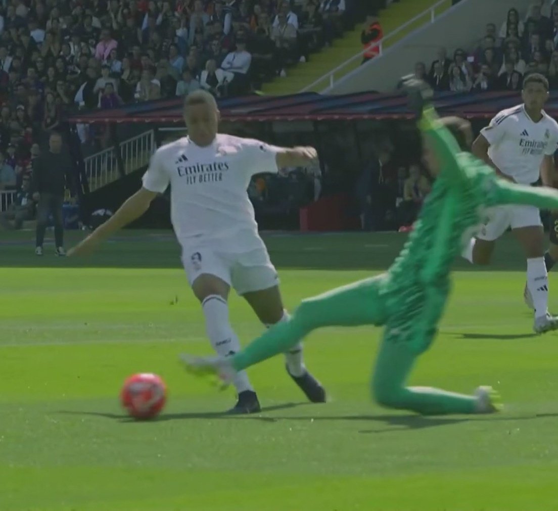 Tchouameni en acción durante el Clásico