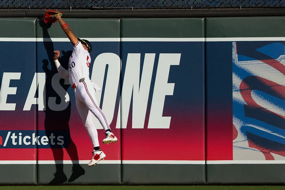 Minnesota Twins pitcher in action against the Giants