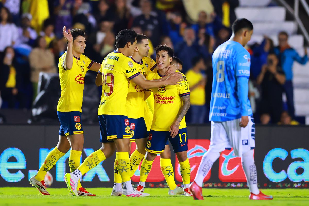 Club América players celebrate a crucial victory, advancing to the semifinals