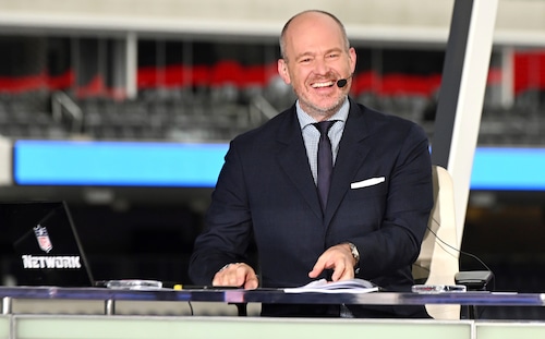 Rich Eisen hosting on set