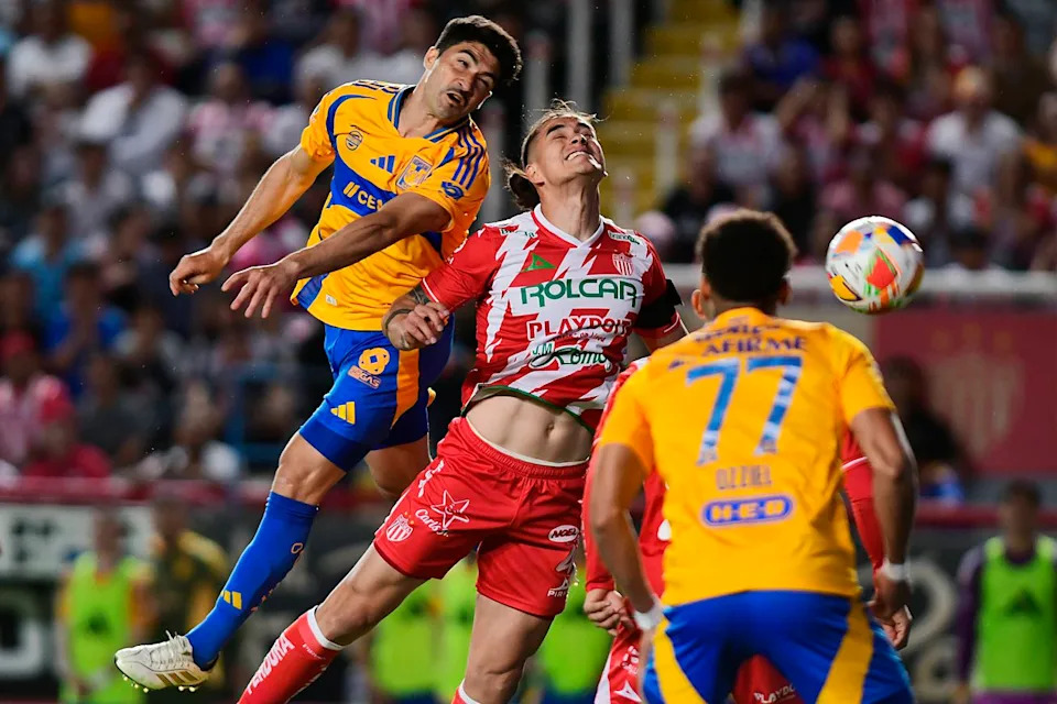 Players line up for Tigres UANL vs Necaxa in Liga MX quarterfinals