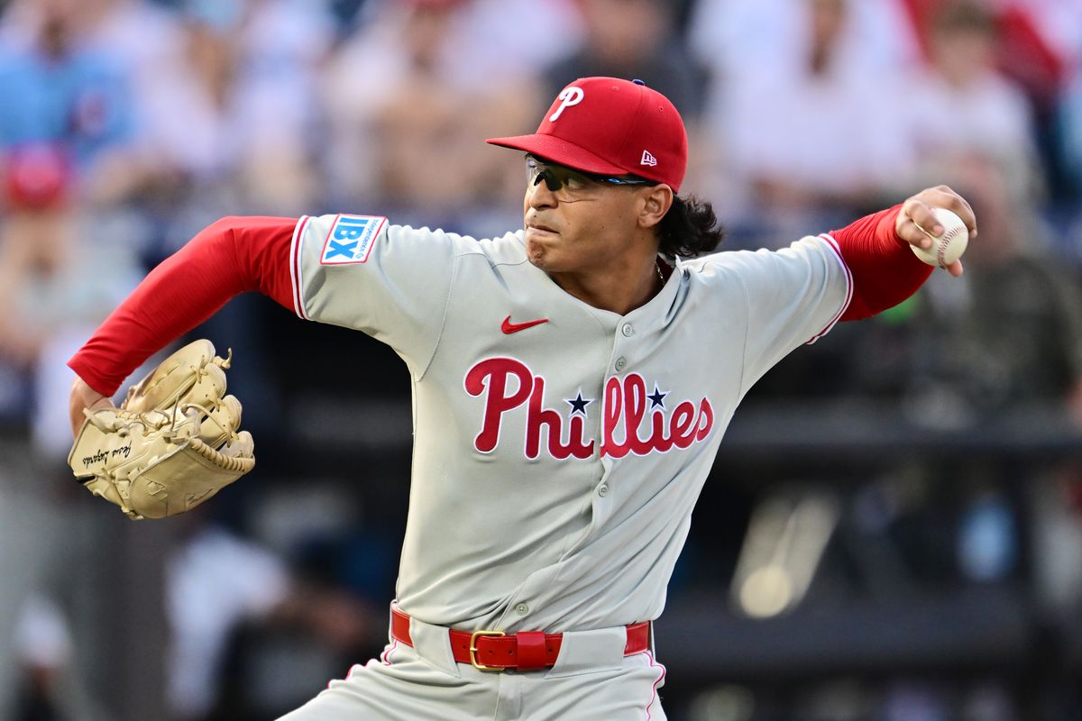 Cardinals vs Phillies series action at Citizens Bank Park