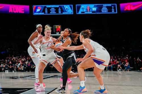 Deja Kelly in action during a WNBA preseason game