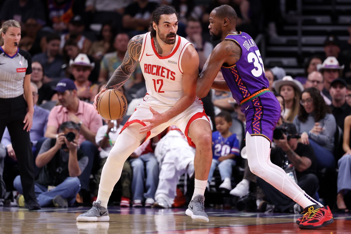 Devin Booker driving to the basket for the Phoenix Suns
