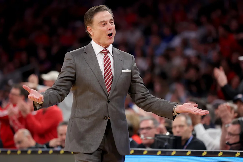 Rick Pitino coaching St. John’s Red Storm basketball team
