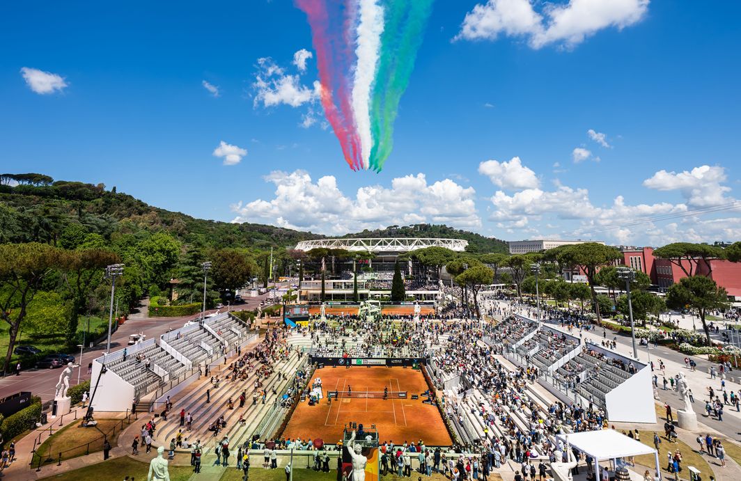Naomi Osaka practicing on clay court in Rome