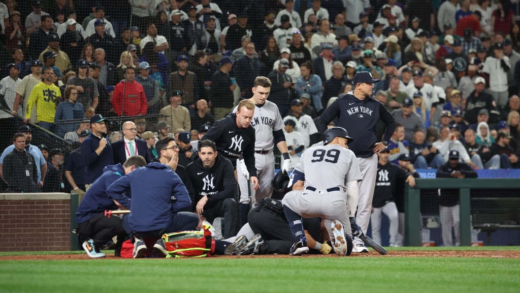 Oswaldo Cabrera heads off the field after injury against Mariners