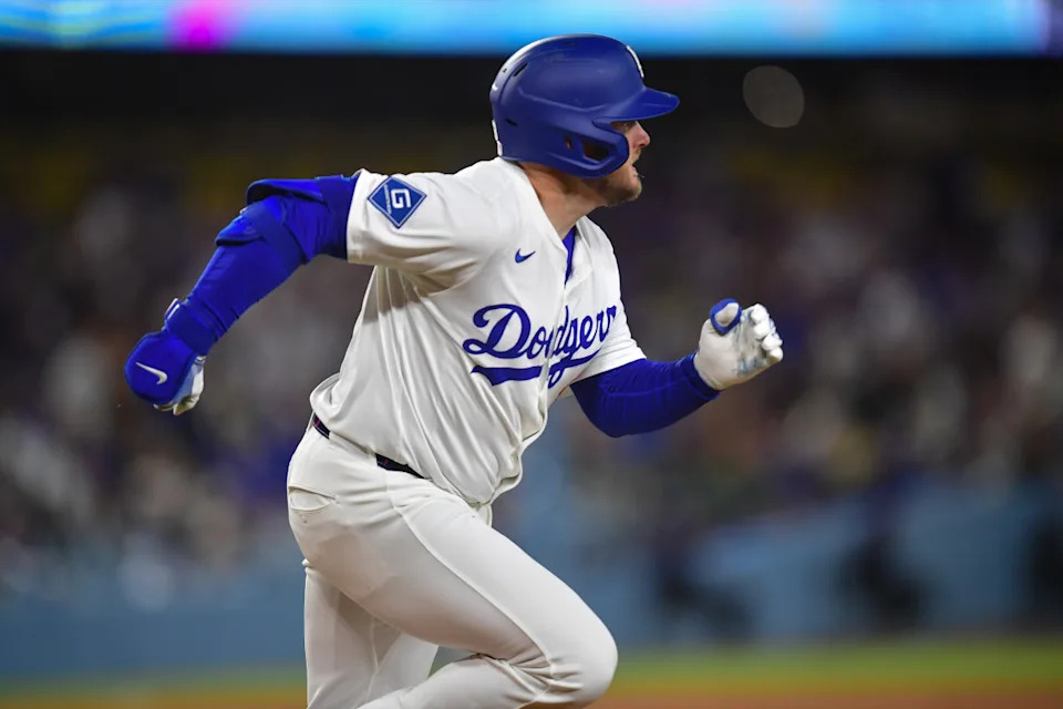 Max Muncy at bat for the Dodgers in 2025 season