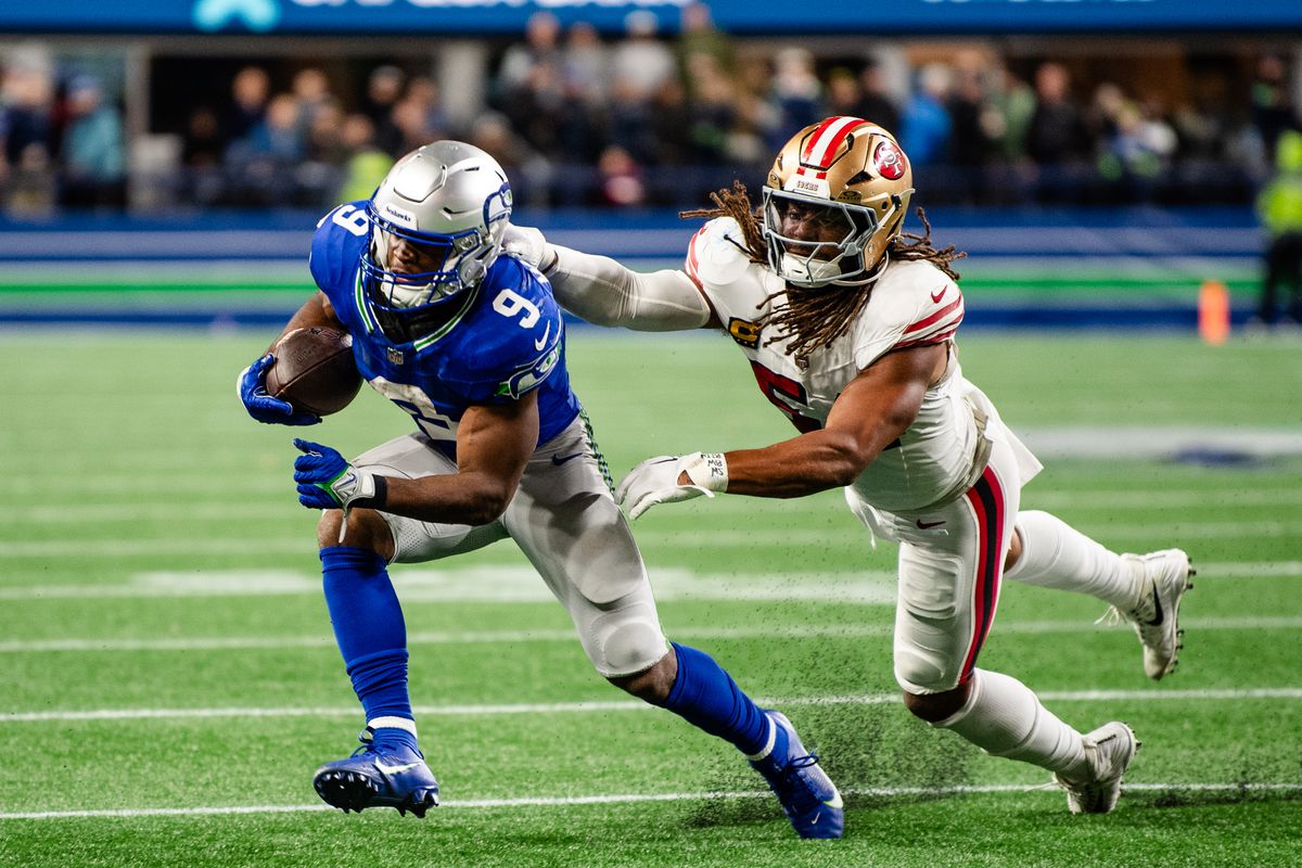 San Francisco 49ers warm up before a 2025 NFL game