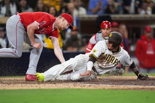 Fernando Tatis Jr. celebrates walk-off homer for the Padres