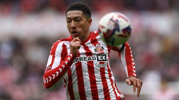 Jobe Bellingham controls the ball during a key Championship match for Sunderland.