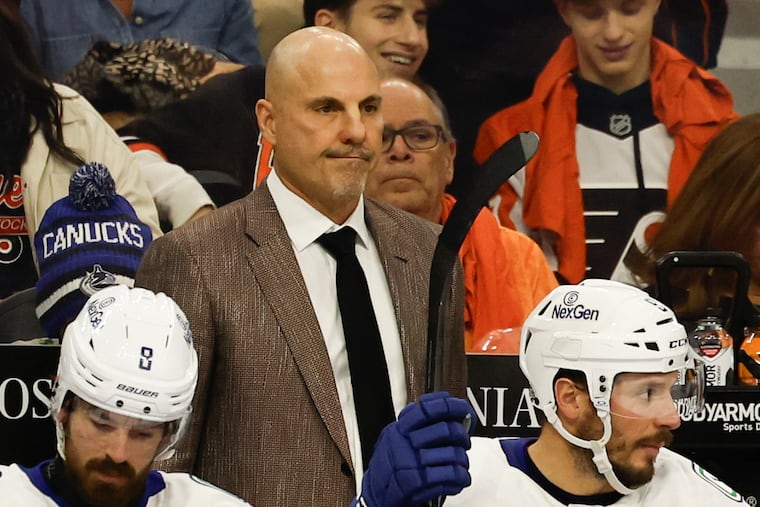 Rick Tocchet behind the bench during a Flyers game