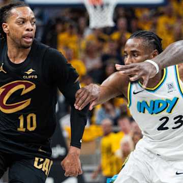 Isaac Okoro looks to pass during a Cavaliers game