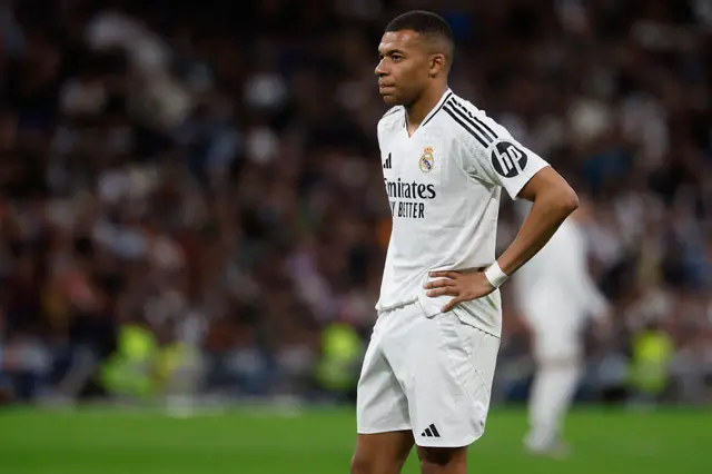 Madrid vs Mallorca action in La Liga at the Bernabéu
