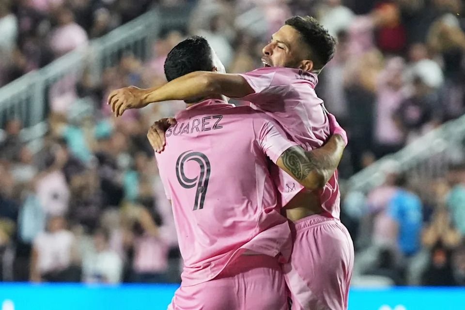 Jordi Alba and Inter Miami teammates celebrating a goal during an MLS match