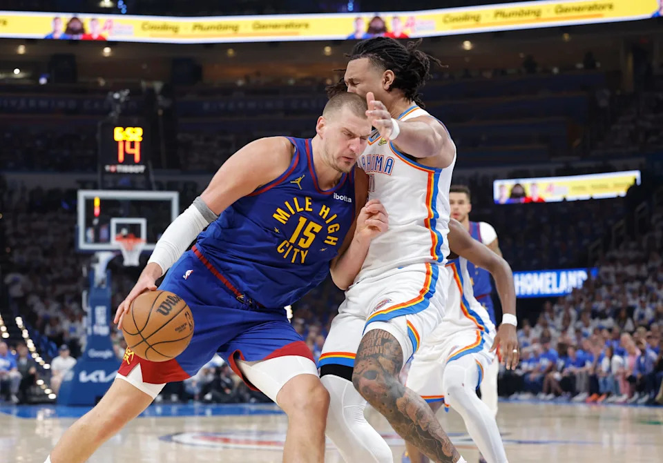 Jaylin Williams guarding Nikola Jokic during a playoff game