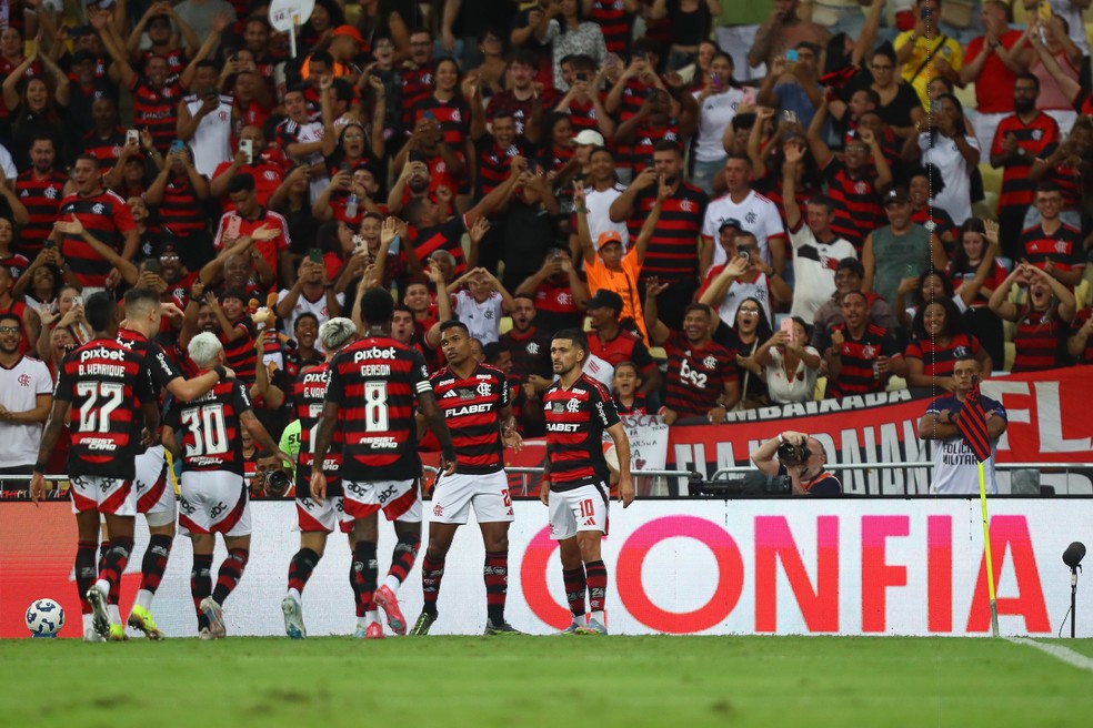 Flamengo jogador em ação no Maracanã