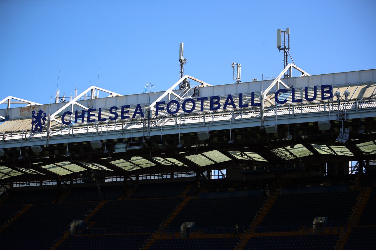 Chelsea vs Man United battle during a Premier League match