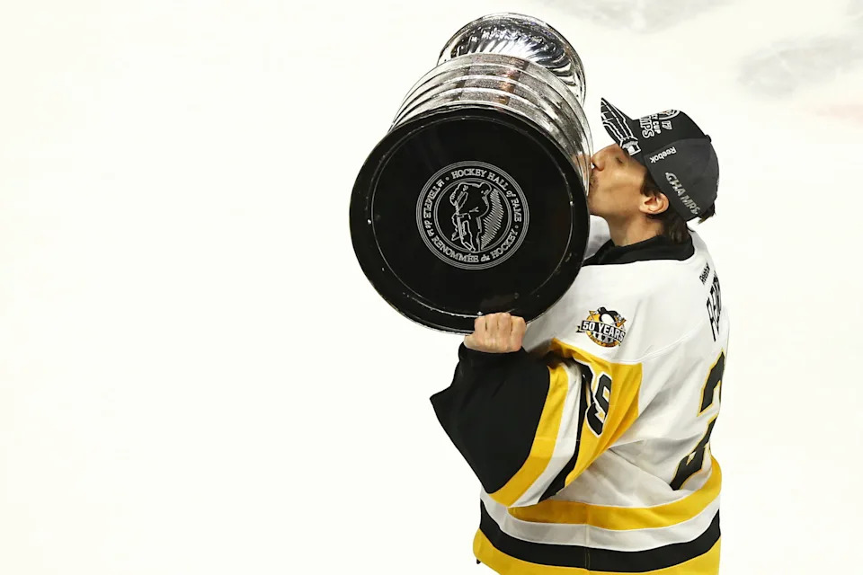 Matt Murray focused in goal during a playoff game