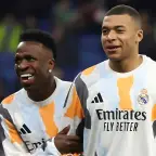FCB 2024-25 squad celebrates a crucial win