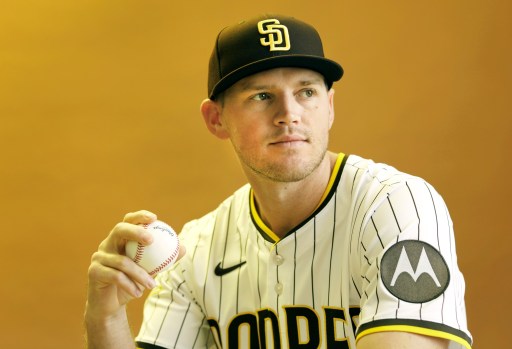 Padres pitcher Randy Vásquez throws a pitch in a dominant outing