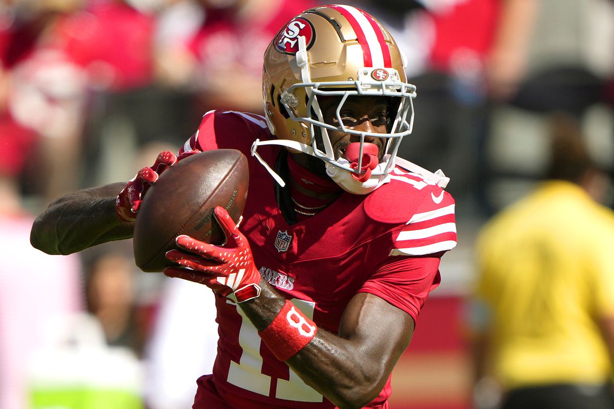 Brandon Aiyuk makes a reception in a 49ers game
