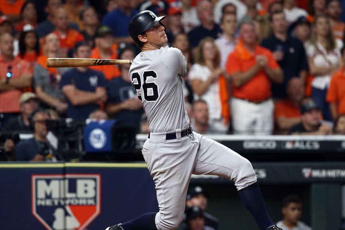 DJ LeMahieu warming up before a Yankees game in 2025