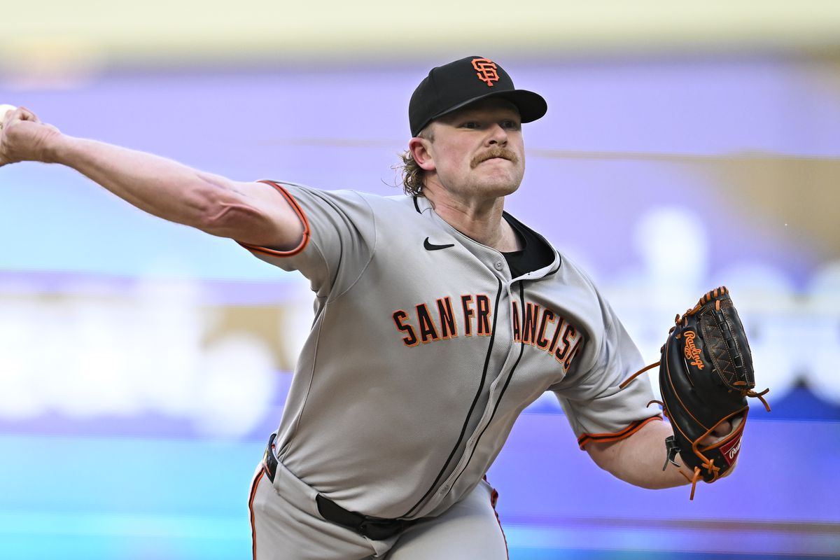Fans enjoy a lively Giants game at Oracle Park